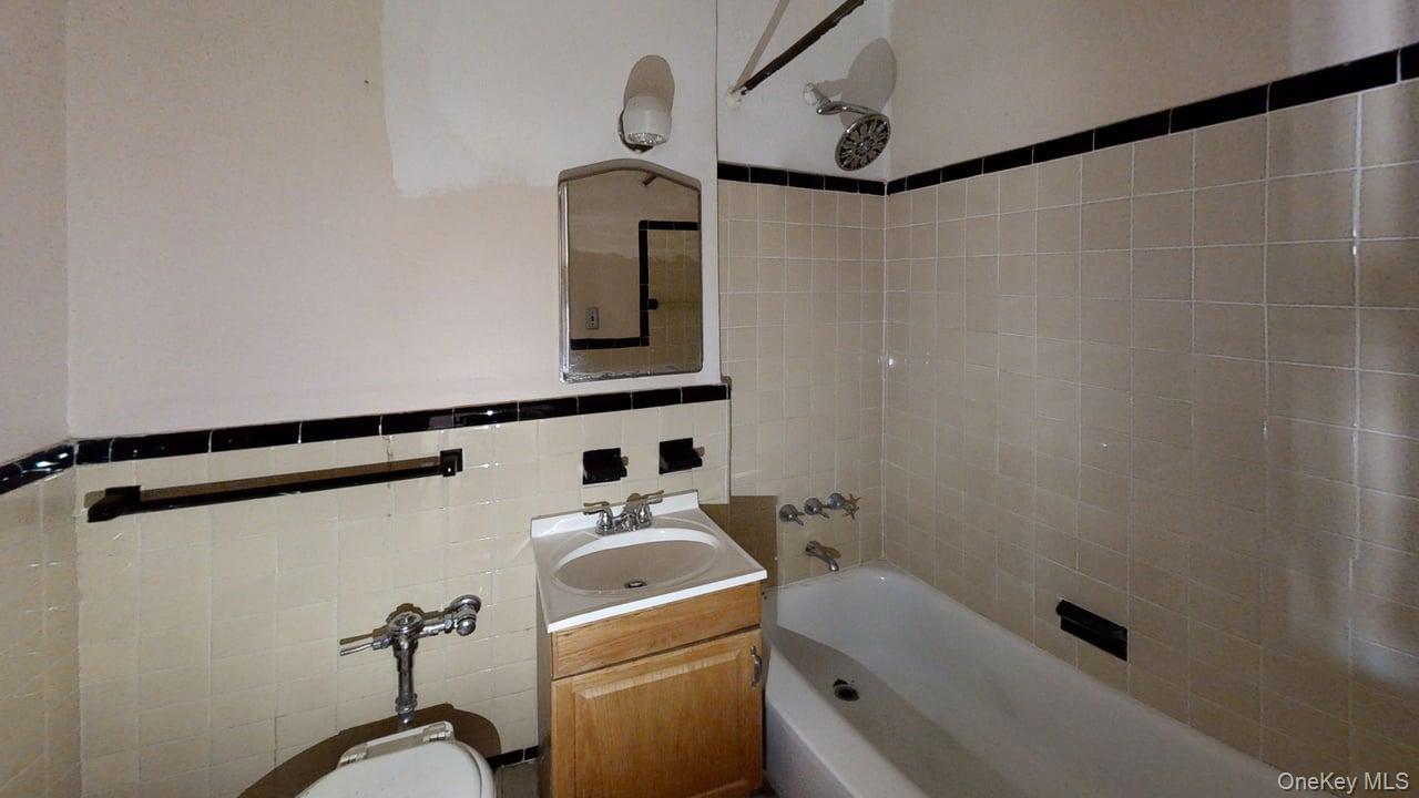 30 Fleetwood Avenue 5J