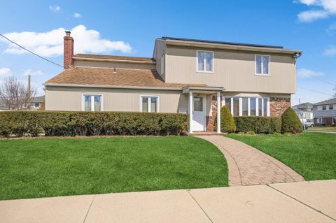 Photo of 189 Pennsylvania Avenue, Island Park, NY 11558 (MLS # 860814)