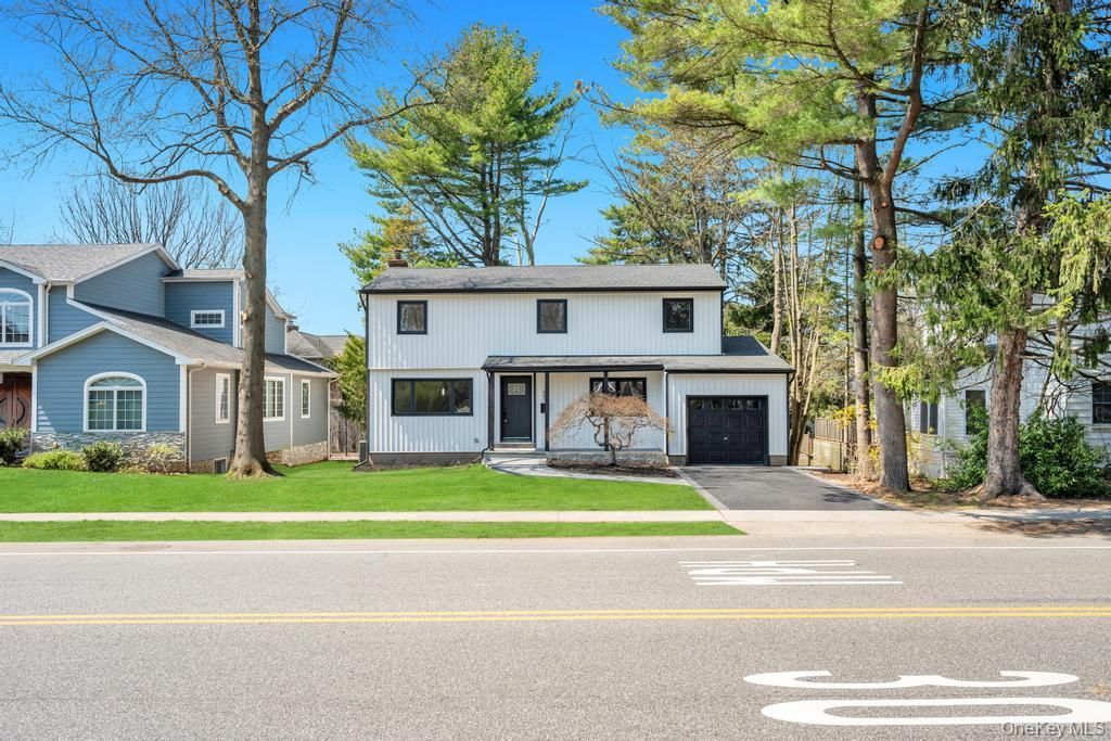 Photo of 441 Roslyn Road, East Williston, NY 11596 (MLS # 986379)