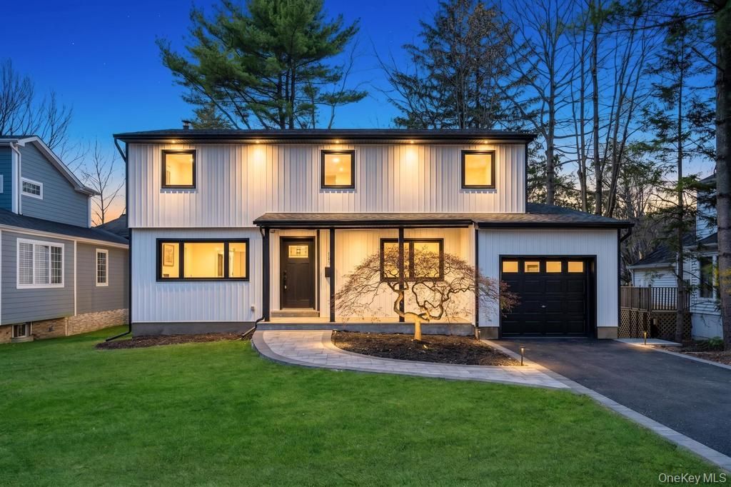 Photo of 441 Roslyn Road, East Williston, NY 11596 (MLS # 986379)