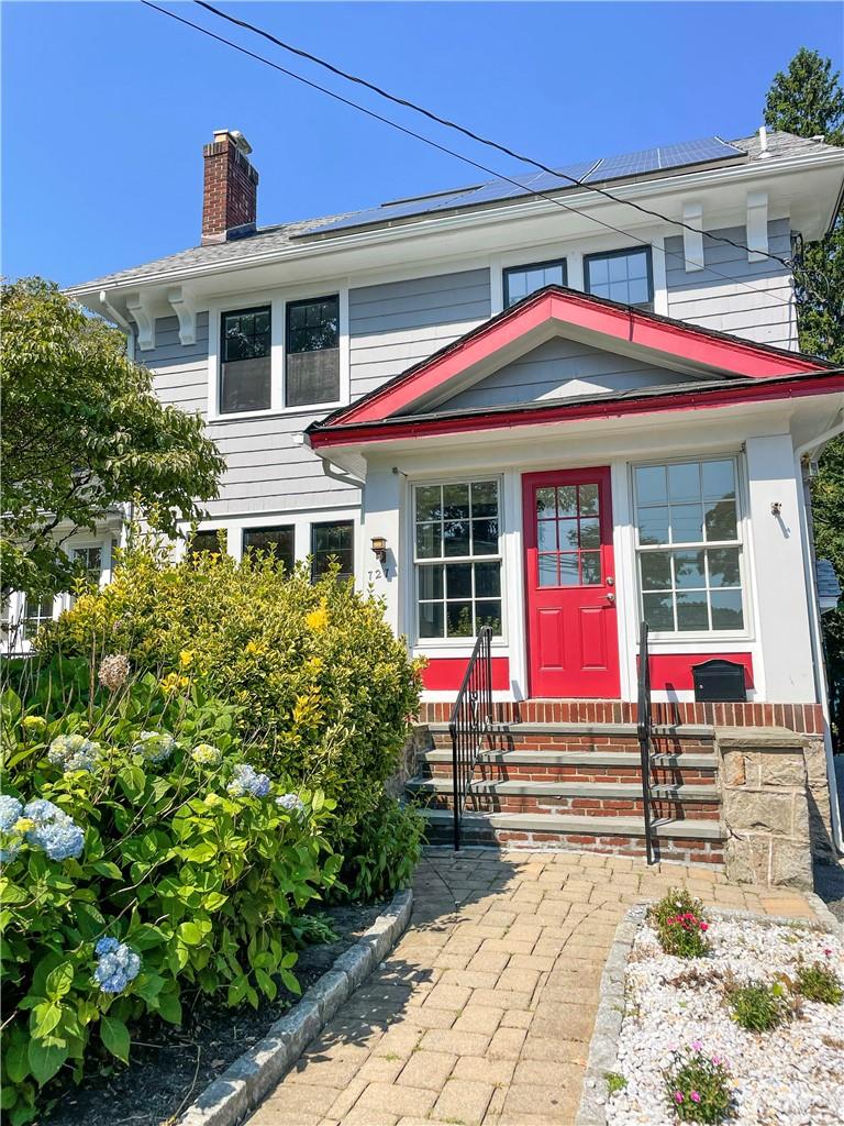 Pelhamdale Avenue, Pelham, New York - 3 Bedrooms  
3 Bathrooms  
8 Rooms - 