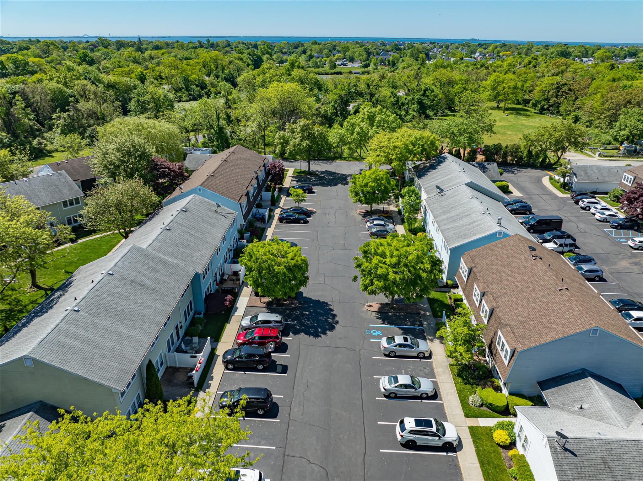 14 Whalers Cove, Babylon, New York image 13