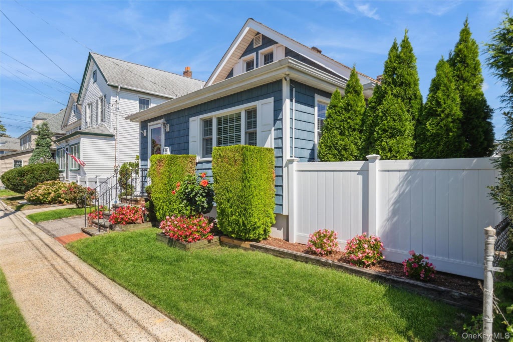 Photo of 99 Barwick Street, Floral Park, NY 11001 (MLS # 1047893)