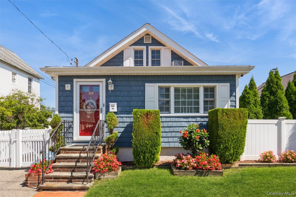 Photo of 99 Barwick Street, Floral Park, NY 11001 (MLS # 1047893)