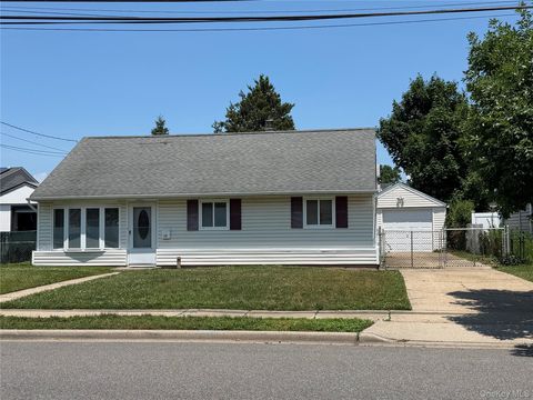 Homes For Rent - 38 Island Street<br/> Plainview, NY 11803