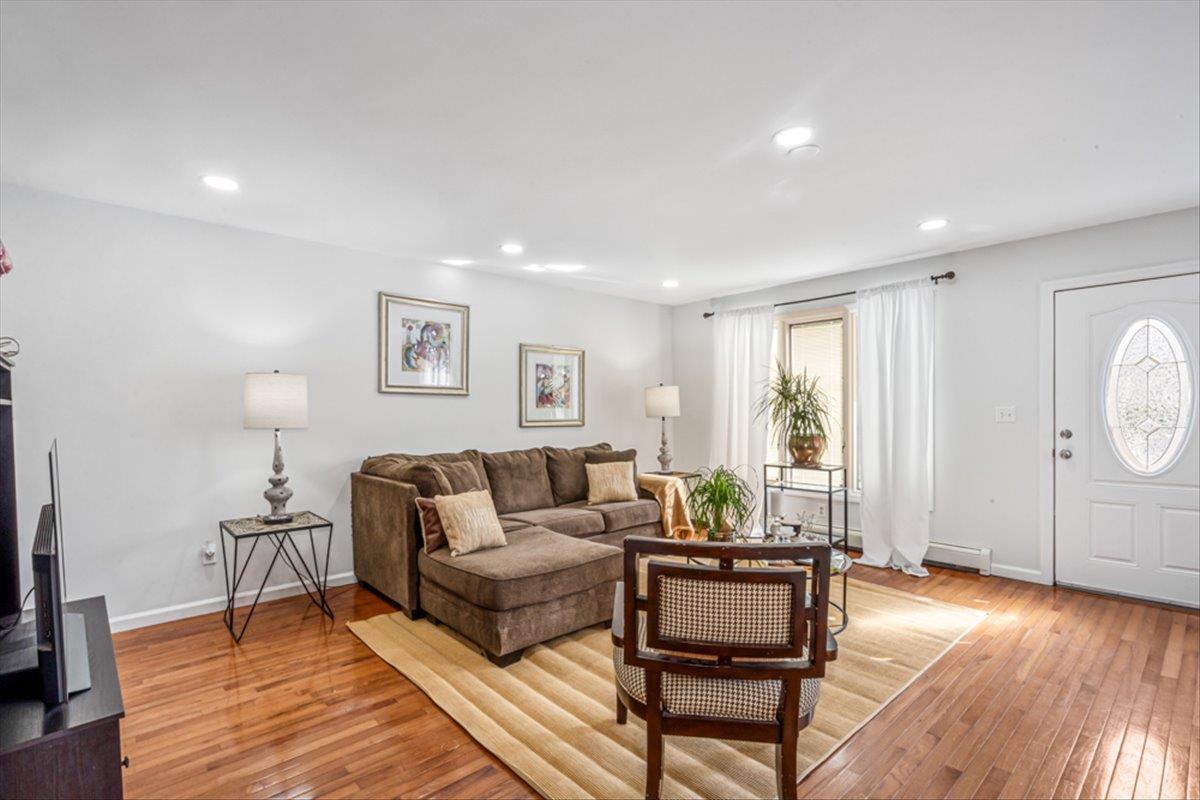 15 Iroquois Avenue, Selden, New York image 5