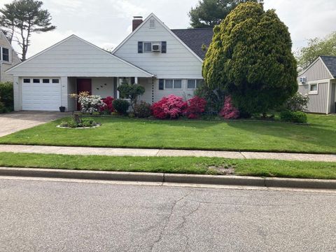 46 Boxwood Lane Hicksville NY 11801