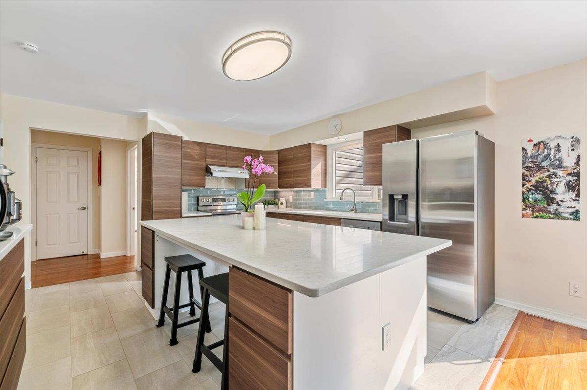 9 Albert Avenue, Syosset, New York image 3