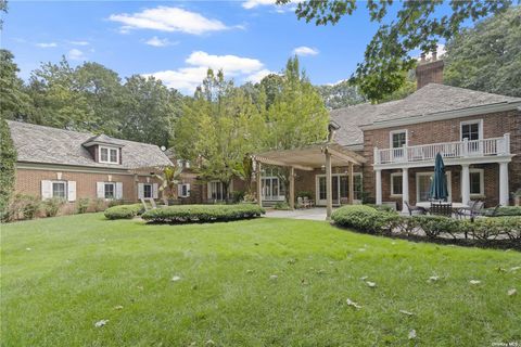 820 Bryant Avenue Roslyn Harbor NY 11576