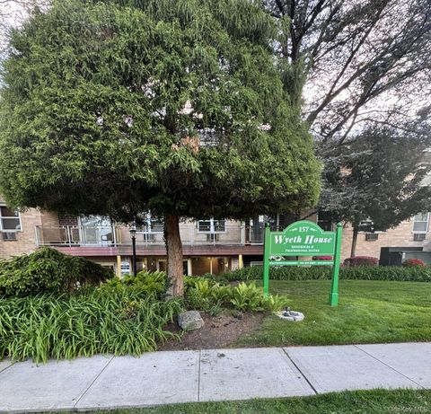 Apartment For Rent - 157 Hempstead Avenue #B6<br/> Lynbrook, NY 11563
