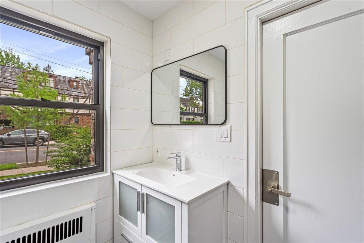 164-03 33rd Avenue, Flushing, New York image 29
