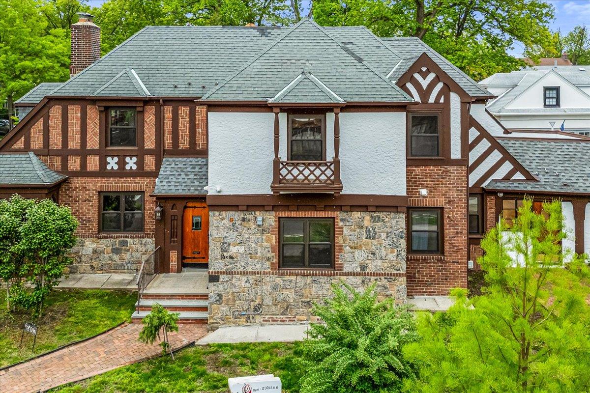 Property for Sale at 33rd Avenue, Flushing, Queens, NY - Bedrooms: 4 
Bathrooms: 4.5 
Rooms: 9  - $1,499,000