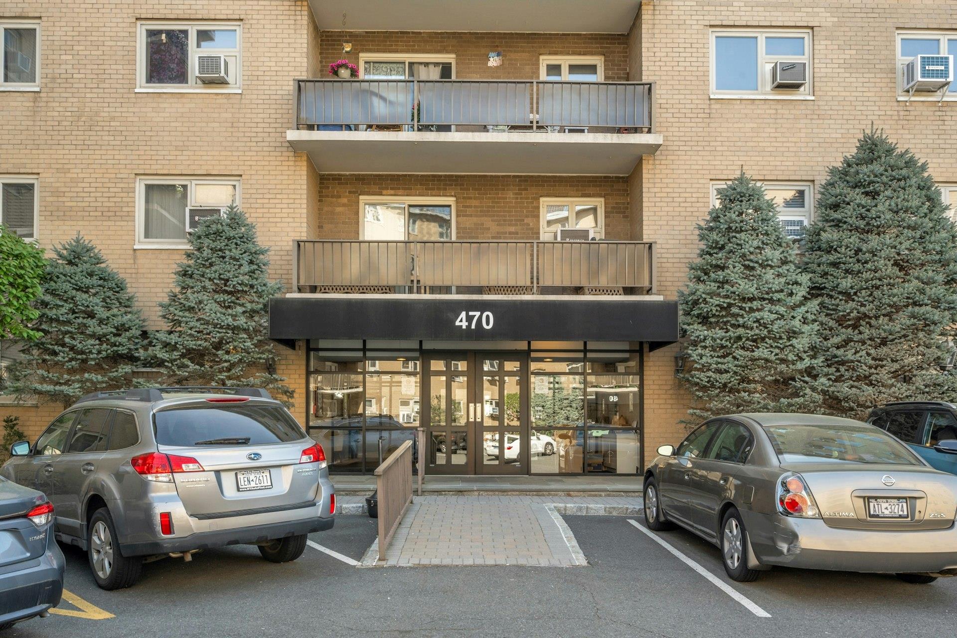 Halstead Avenue 1P, Harrison, New York - 2 Bedrooms  
1 Bathrooms  
4 Rooms - 