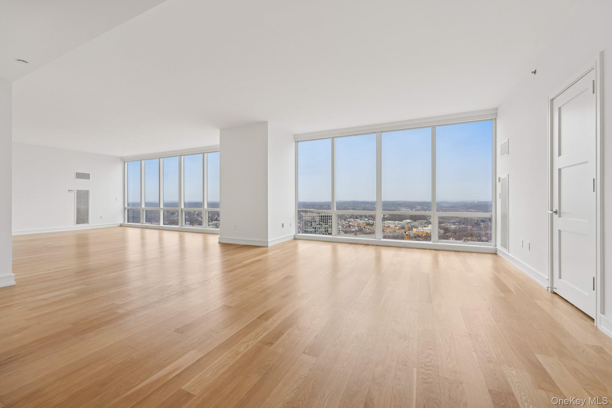 1 Renaissance Square PH5C