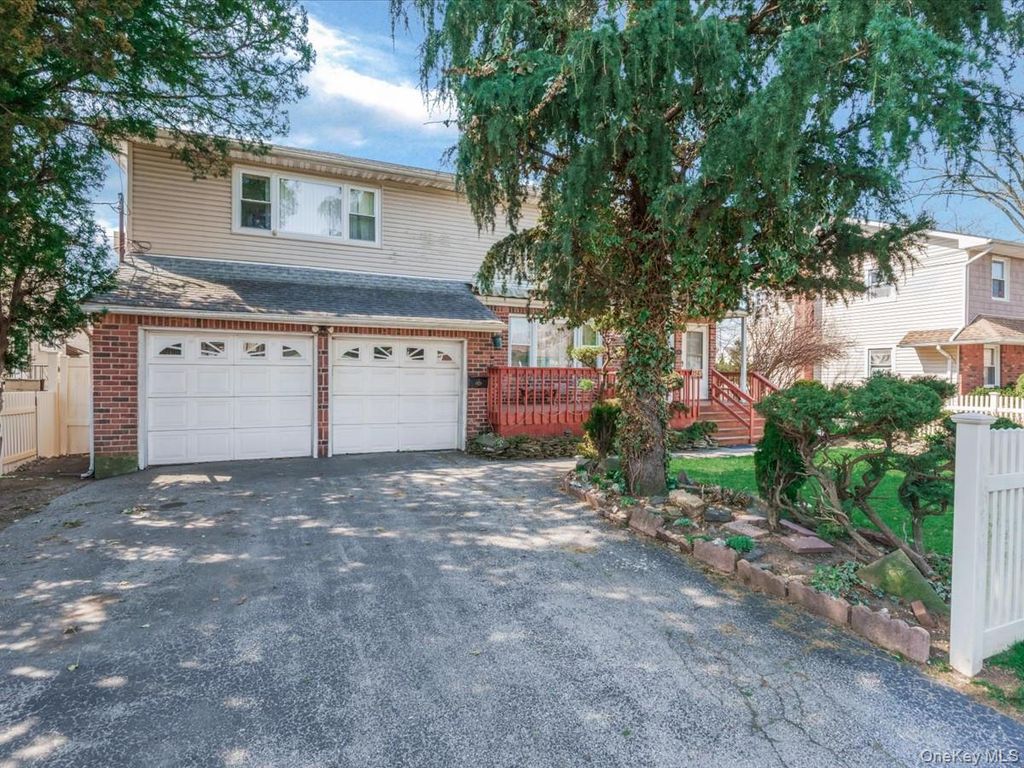 Photo of 1543 Sweetman Avenue, Elmont, NY 11003 (MLS # 986169)