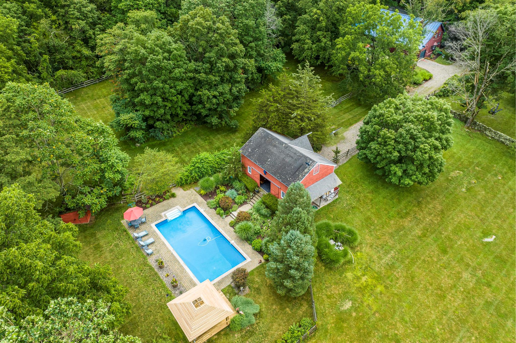 Drake Road, Pleasant Valley, New York - 3 Bedrooms  
3 Bathrooms  
9 Rooms - 