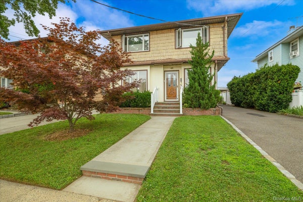 49 ROOSEVELT CT, WESTBURY, NY 11590 - Image dcba68d88bdf2985ac115a4cfb17ff1b/699554539