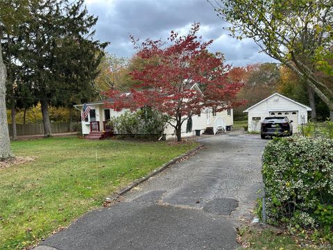 Photo of 20 E Shore Drive, Patchogue, NY 11772 (MLS # 926230)
