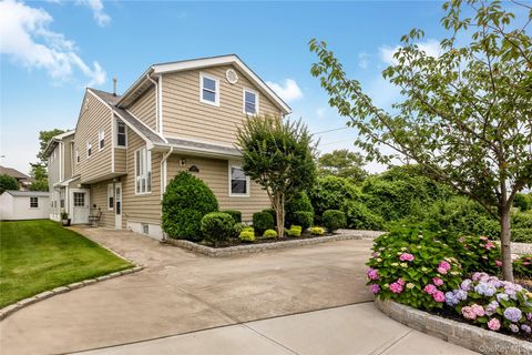 Photo of 1579 Park Street, Atlantic Beach, NY 11509 (MLS # 883928)