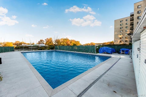 Homes For Sale - 640 Pelham Road #4G<br/> New Rochelle, NY 10805