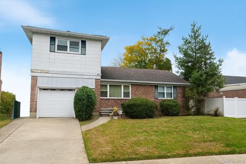 884 Troy Street Elmont NY 11003