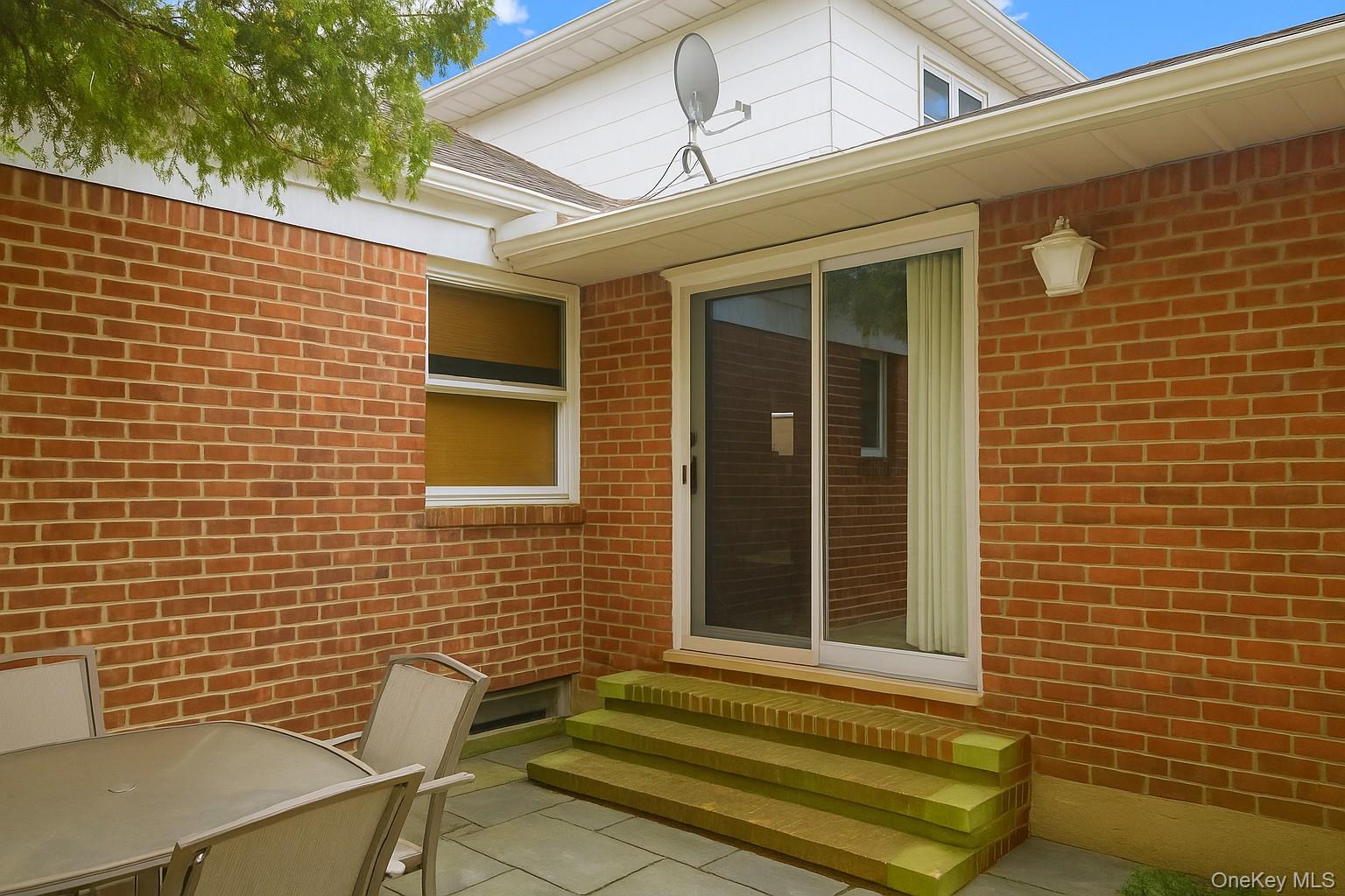 Elmont, New York 11003, United States, 5 Bedrooms Bedrooms, ,3 BathroomsBathrooms,Residential,Coming Soon,243949