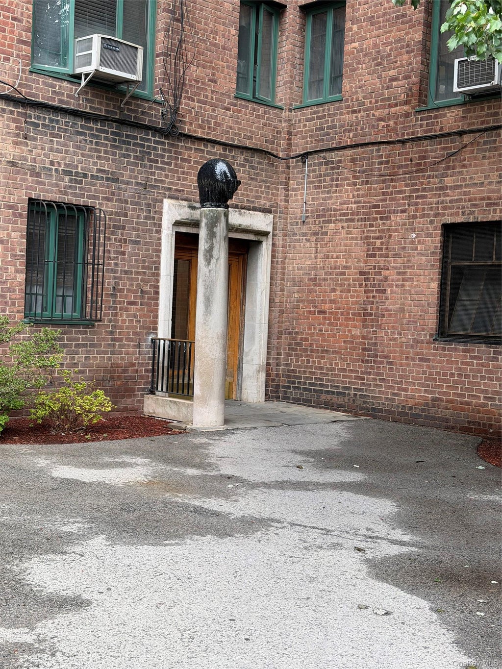 Photo of 20 Metropolitan Oval #5E, Bronx, NY 10462 (MLS # 1045892)