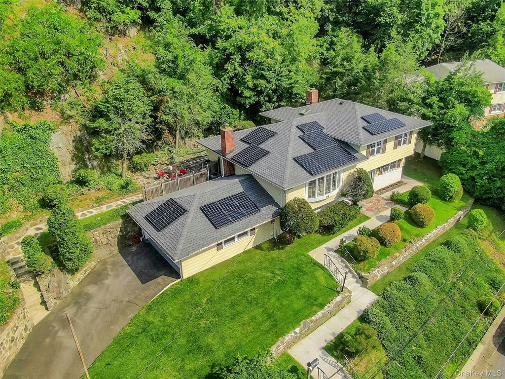 Photo of 14 Russell Place, Dobbs Ferry, NY 10522 (MLS # 1030450)