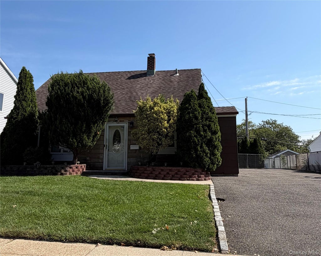Photo of 69 Slate Lane, Levittown, NY 11756 (MLS # 1052308)