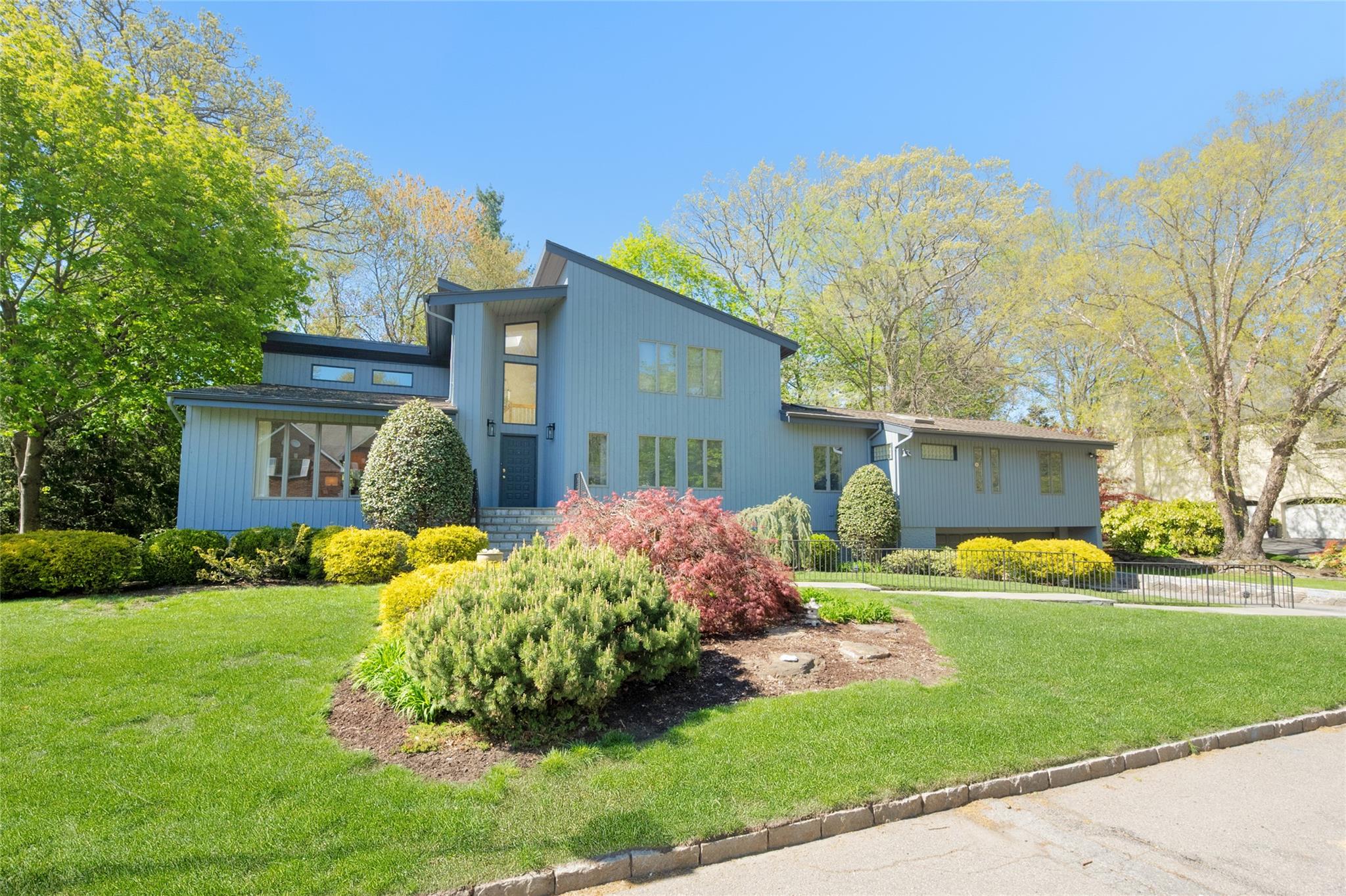 155 Barton Road, White Plains, New York image 32
