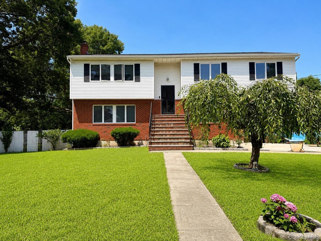 Photo of 15 Islip Street, Holtsville, NY 11742 (MLS # 1028031)