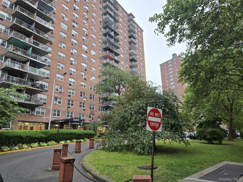 Photo of 880 Boynton Avenue #9L, Bronx, NY 10473 (MLS # 1031890)