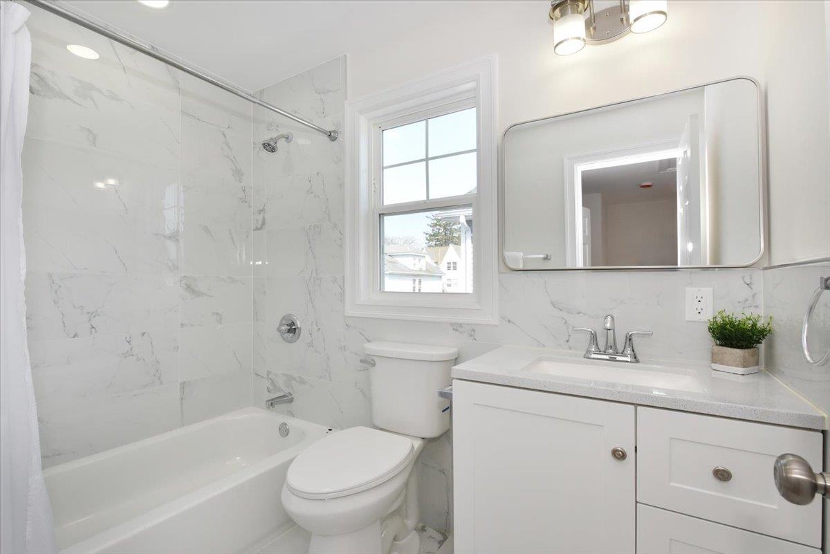53 Hewlett Street, Hempstead, New York image 20