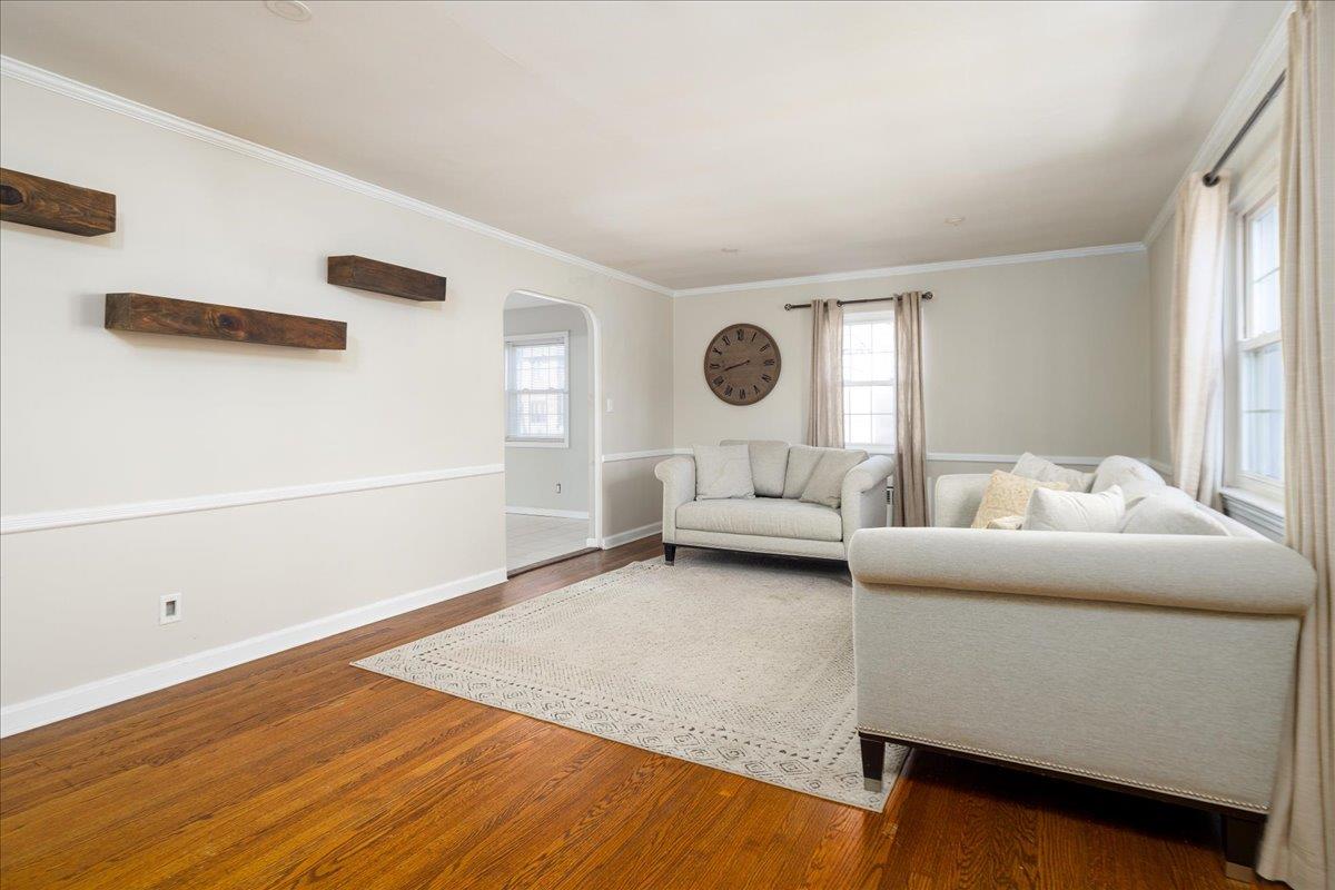8 Garden Drive, Lynbrook, New York image 5