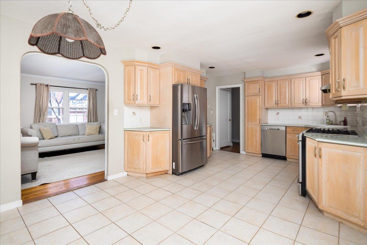 8 Garden Drive, Lynbrook, New York image 11