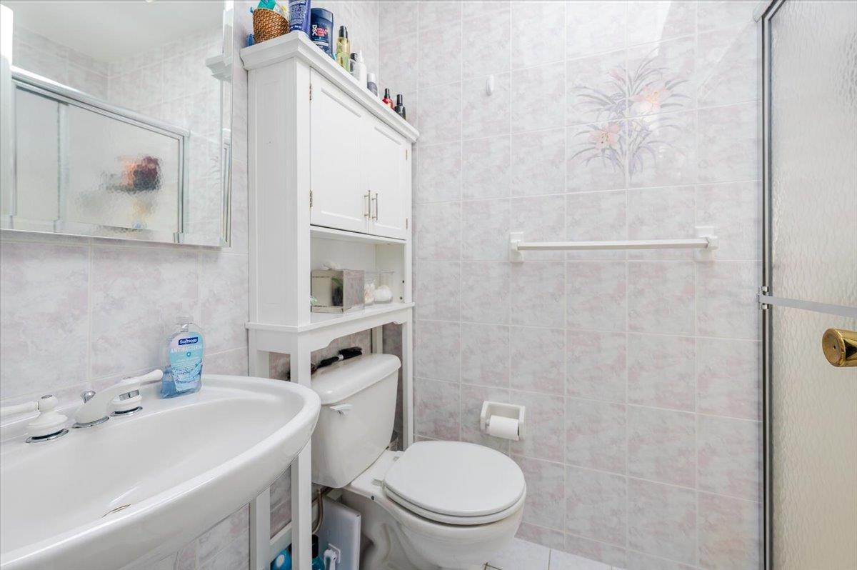 Atlantic Beach, New York 11509, United States, 4 Bedrooms Bedrooms, ,3 BathroomsBathrooms,Residential,Active,154087