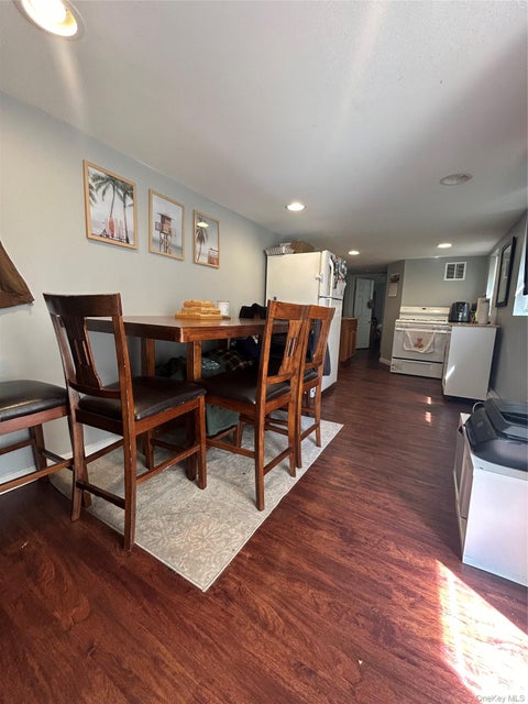 Photo of 70 Oswego Avenue #Walk in unit, Long Beach, NY 11561 (MLS # 1046923)