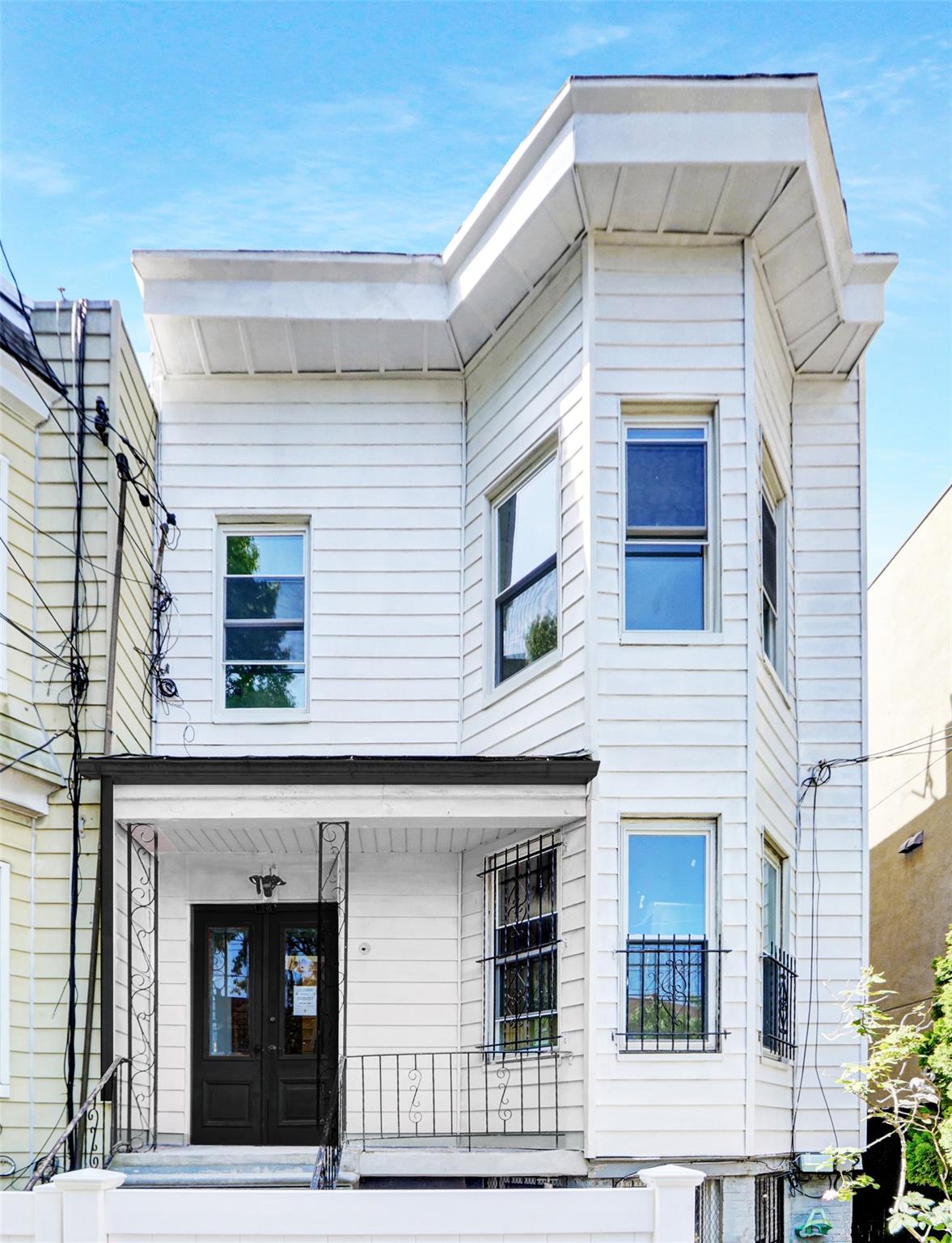 30 Road, Astoria, Queens, NY - 4 Bedrooms  
1 Bathrooms  
7 Rooms - 