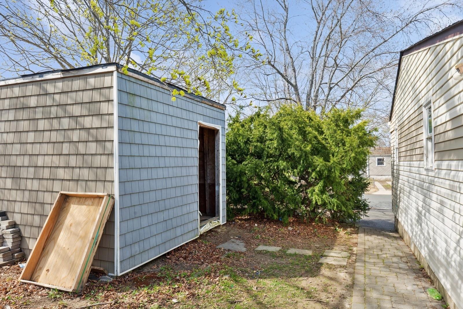 270 Louise Avenue, East Patchogue, New York image 12