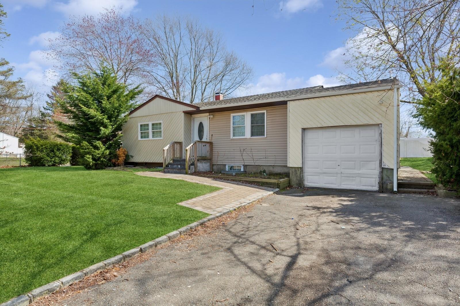 270 Louise Avenue, East Patchogue, New York image 2