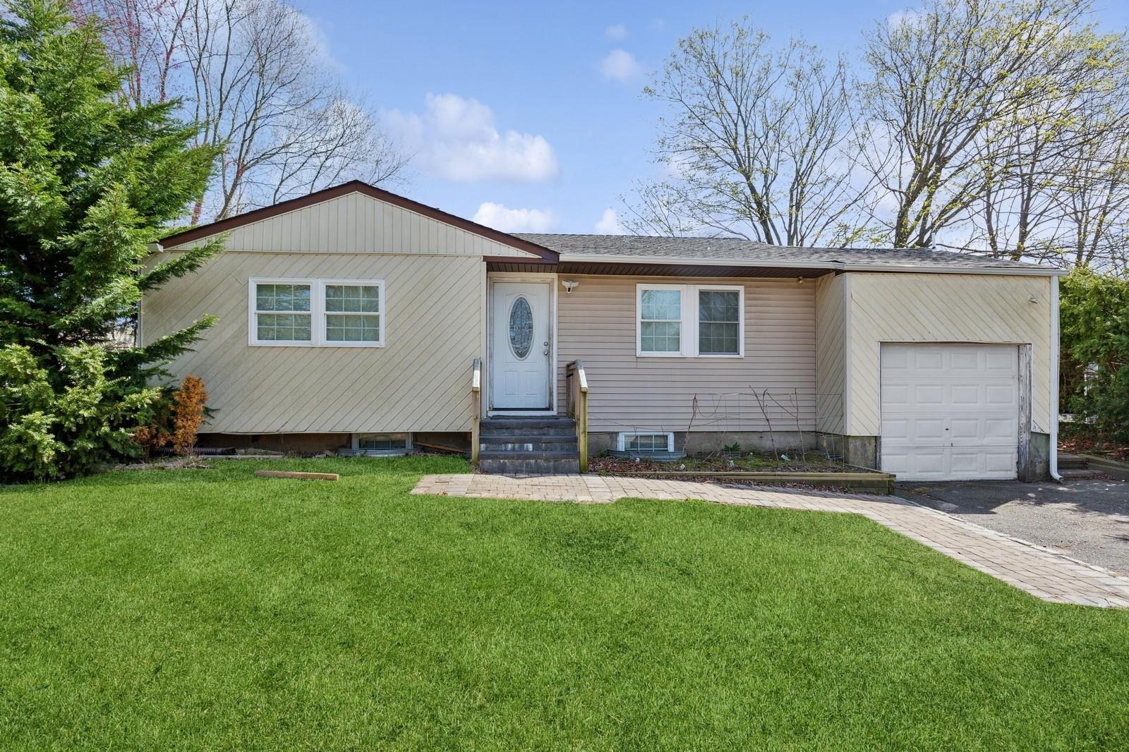 270 Louise Avenue, East Patchogue, New York image 3