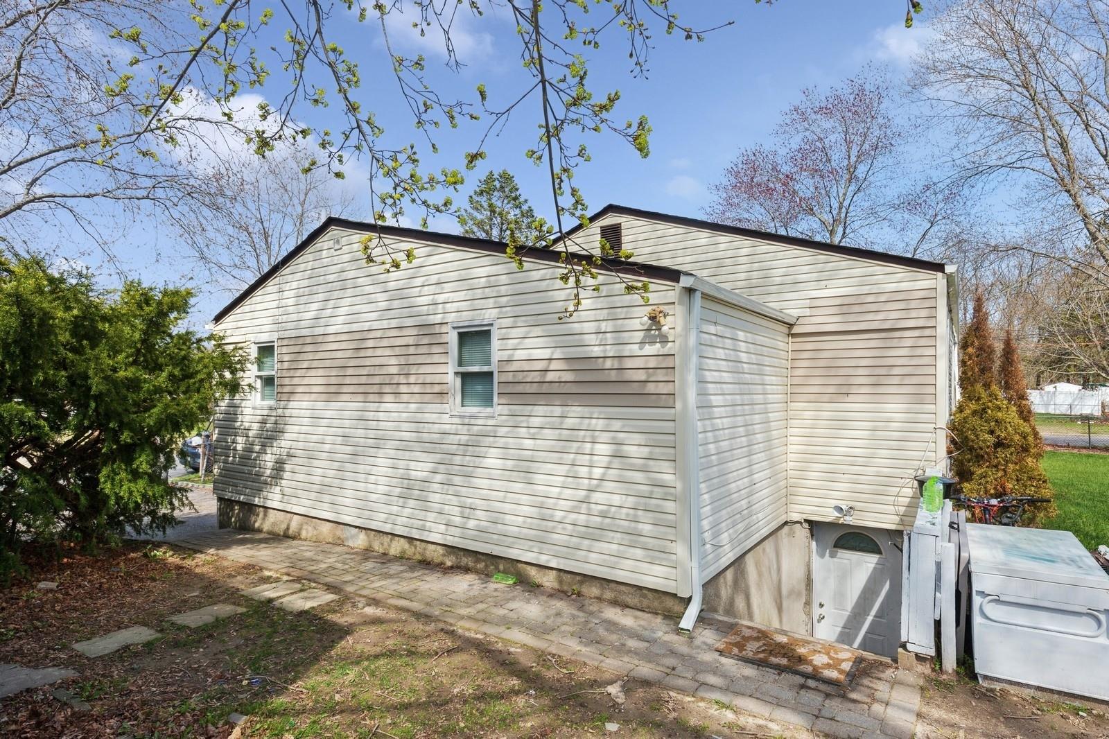 270 Louise Avenue, East Patchogue, New York image 11