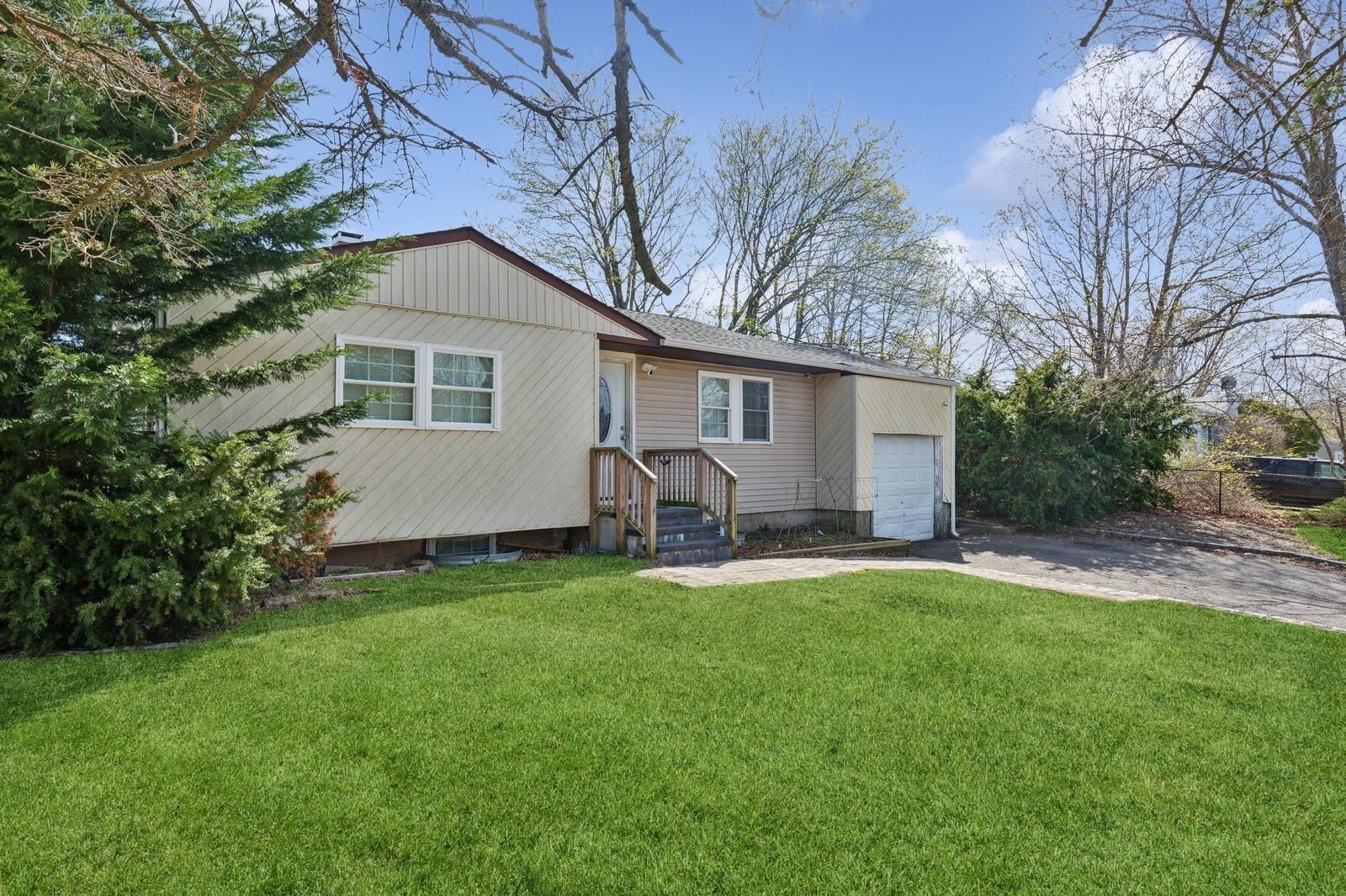 270 Louise Avenue, East Patchogue, New York image 5
