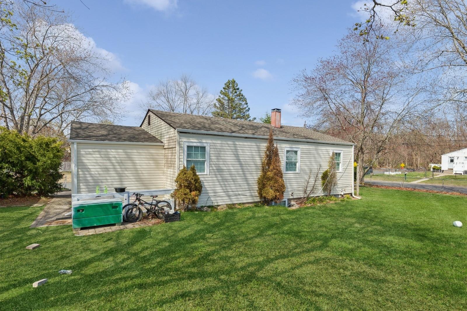 270 Louise Avenue, East Patchogue, New York image 9