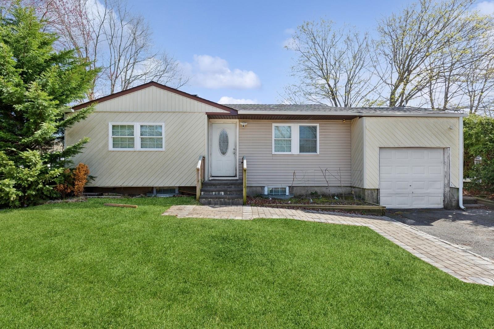 270 Louise Avenue, East Patchogue, New York image 4
