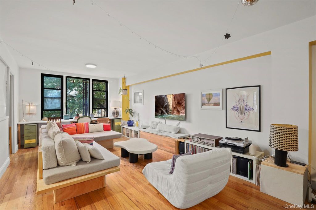 Photo of 610 Waring Avenue #2T, Bronx, NY 10467 (MLS # 922486)