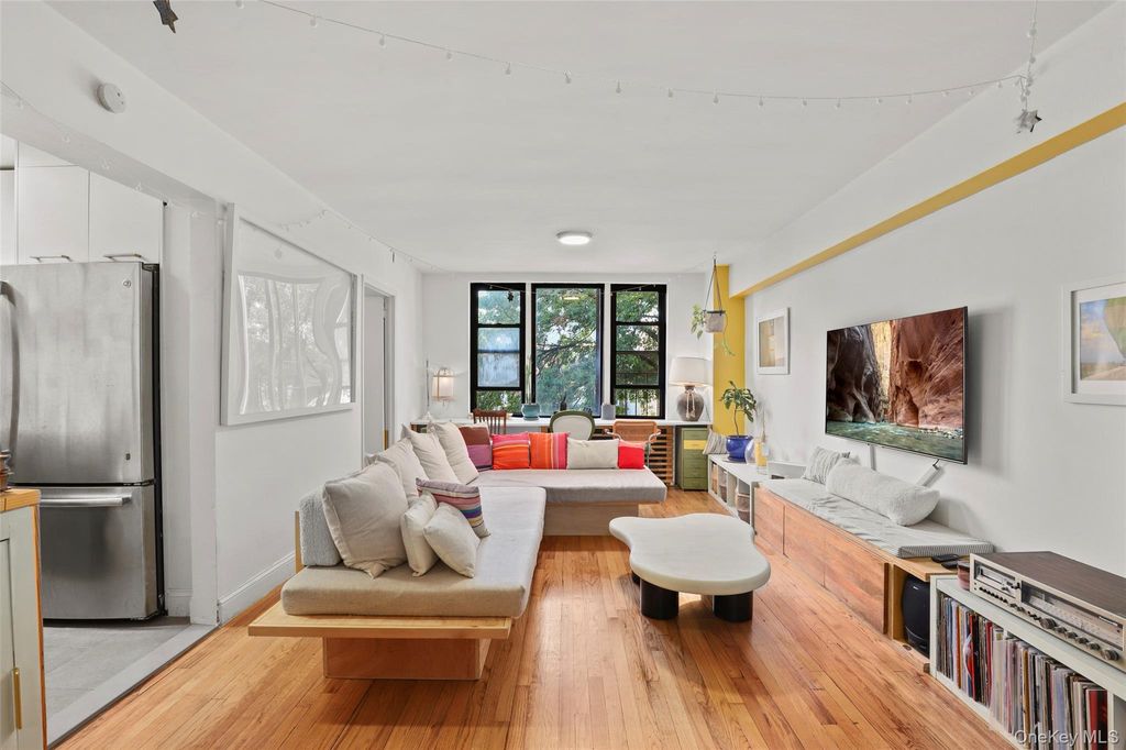 Photo of 610 Waring Avenue #2T, Bronx, NY 10467 (MLS # 922486)