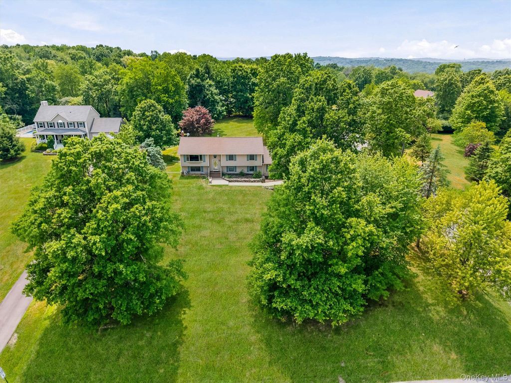 Photo of 318 Beattie Road, Washingtonville, NY 10992 (MLS # 1013519)