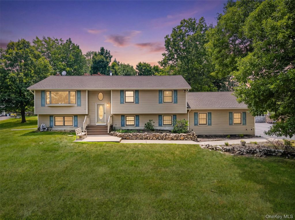 Photo of 318 Beattie Road, Washingtonville, NY 10992 (MLS # 1013519)