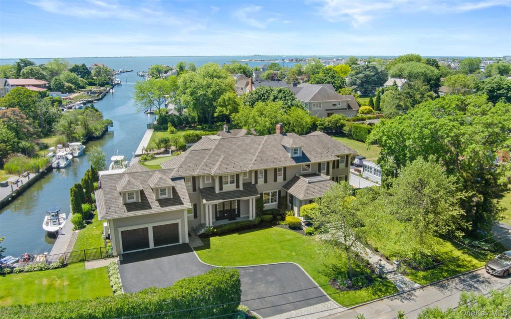 Photo of 10 Magoun Road, West Islip, NY 11795 (MLS # 1012016)